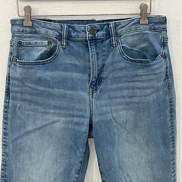 American Eagle Next Level Flex Relaxed Straight Jeans Size 32x30 - Picture 2 of 7